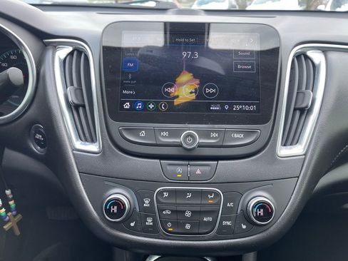 Used 2020 Chevrolet Malibu LT w/ Leather Package image 9