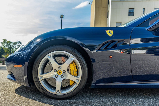 Used 2012 Ferrari California RWD image 3