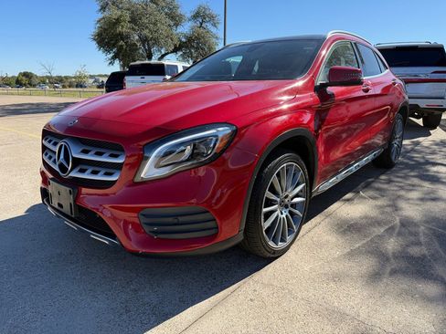 Used 2020 Mercedes-Benz GLA 250 4MATIC w/ AMG Line Exterior image 3