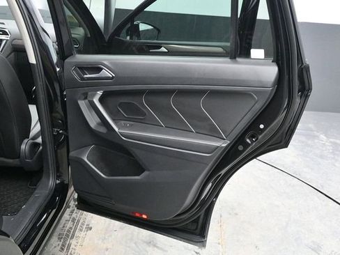 Used 2022 Volkswagen Tiguan SE image 12