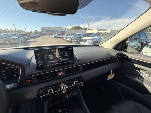 New 2025 Honda Pilot EX-L image 16