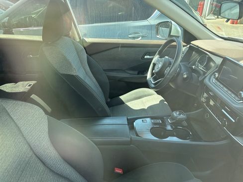 Used 2021 Nissan Rogue SV image 6