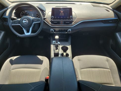 Used 2025 Nissan Altima 2.5 SV FWD image 11