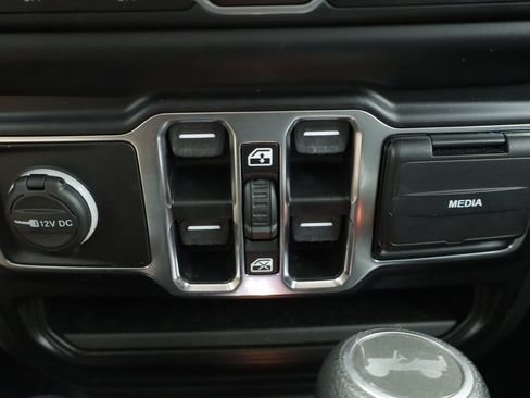 Used 2021 Jeep Wrangler Unlimited Sahara AWD/4WD image 32