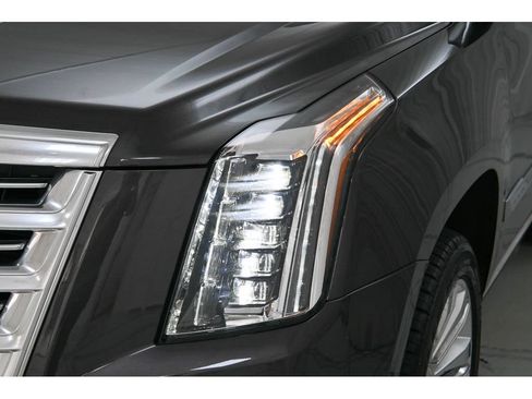 Used 2017 Cadillac Escalade Platinum AWD/4WD image 27