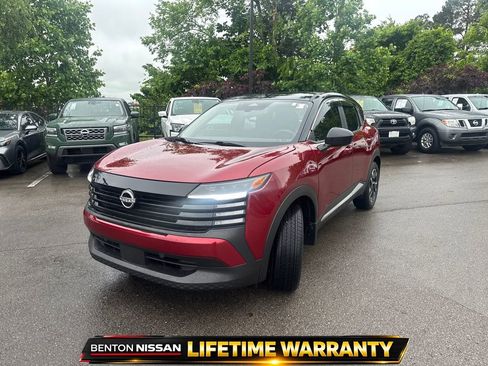 Used 2025 Nissan Kicks SV w/ Illumination Package AWD/4WD image 4