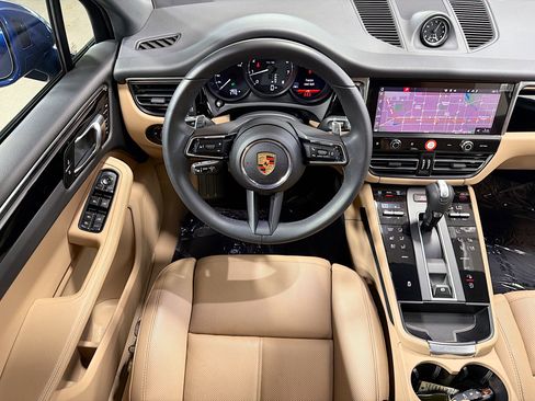Used 2025 Porsche Macan image 17