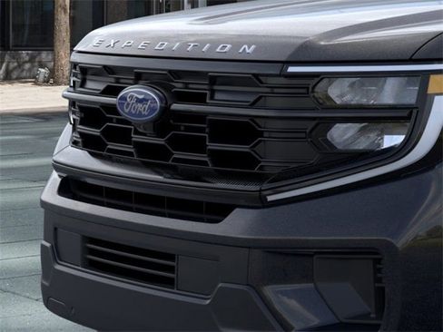 New 2025 Ford Expedition Active image 17