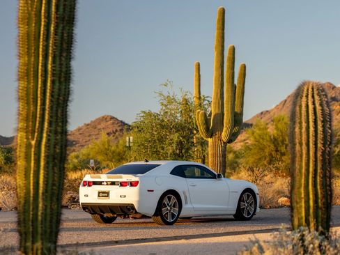 Used 2010 Chevrolet Camaro SS w/ RS Package image 8