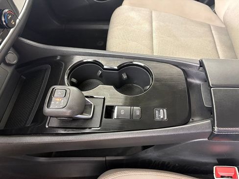 Used 2024 Nissan Rogue SV FWD image 28