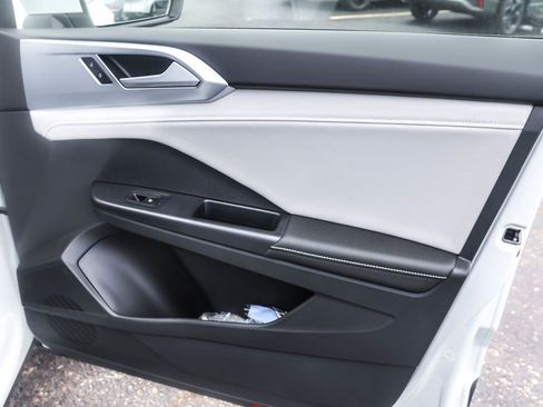 Used 2025 Volkswagen Taos SE image 34