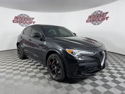 Used 2018 Alfa Romeo Stelvio Quadrifoglio w/ Driver Assist Dynamic Package AWD/4WD image 9