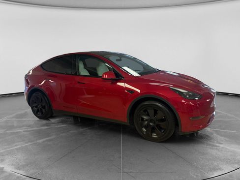 Used 2023 Tesla Model Y Long Range AWD/4WD image 2