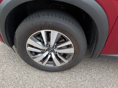 Used 2023 Nissan Pathfinder SL AWD/4WD image 15