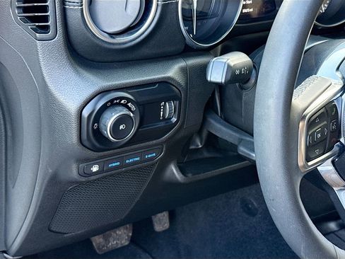 Used 2023 Jeep Wrangler Unlimited Sahara image 11