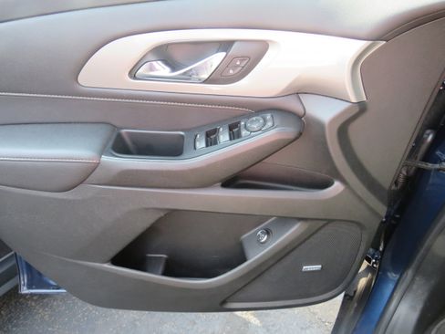 Used 2022 Chevrolet Traverse LT w/ LT Premium Package image 19