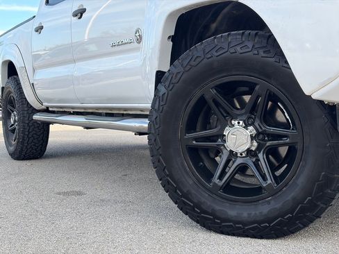 Used 2014 Toyota Tacoma PreRunner w/ SR5 Package image 2