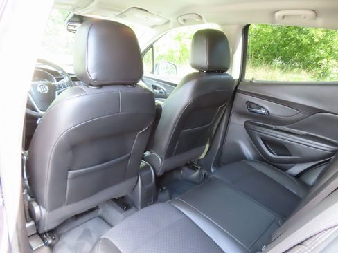 Used 2022 Buick Encore Preferred image 29