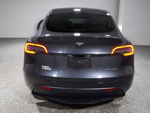 Used 2025 Tesla Model Y Long Range image 8