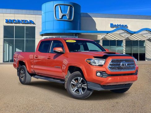 Used 2017 Toyota Tacoma TRD Sport AWD/4WD image 1