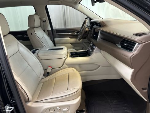 Used 2022 GMC Yukon XL Denali image 14