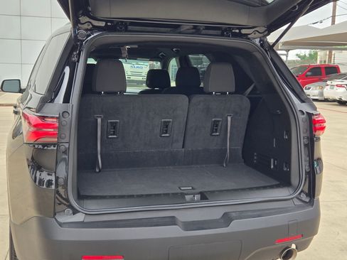 Certified 2023 Chevrolet Traverse LT FWD image 24