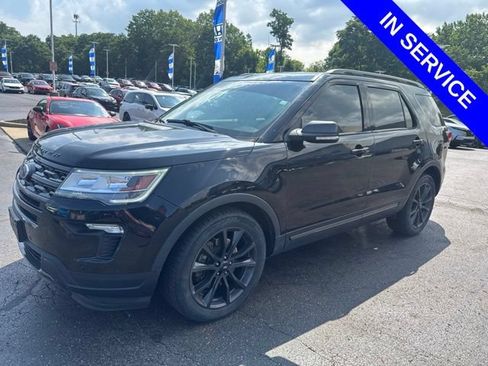Used 2018 Ford Explorer XLT w/ Equipment Group 202A FWD image 3