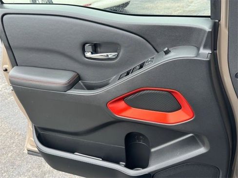 Used 2023 Nissan Frontier PRO-4X w/ Pro Convenience Package image 16