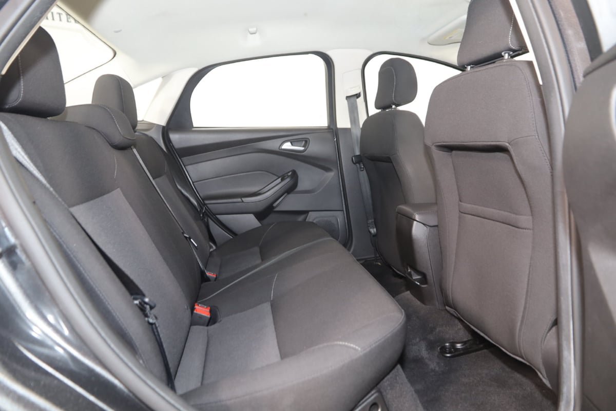 Used 2018 Ford Focus SE FWD image 11