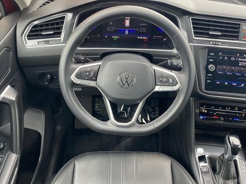 Certified 2023 Volkswagen Tiguan SE w/ Panoramic Sunroof Package image 5