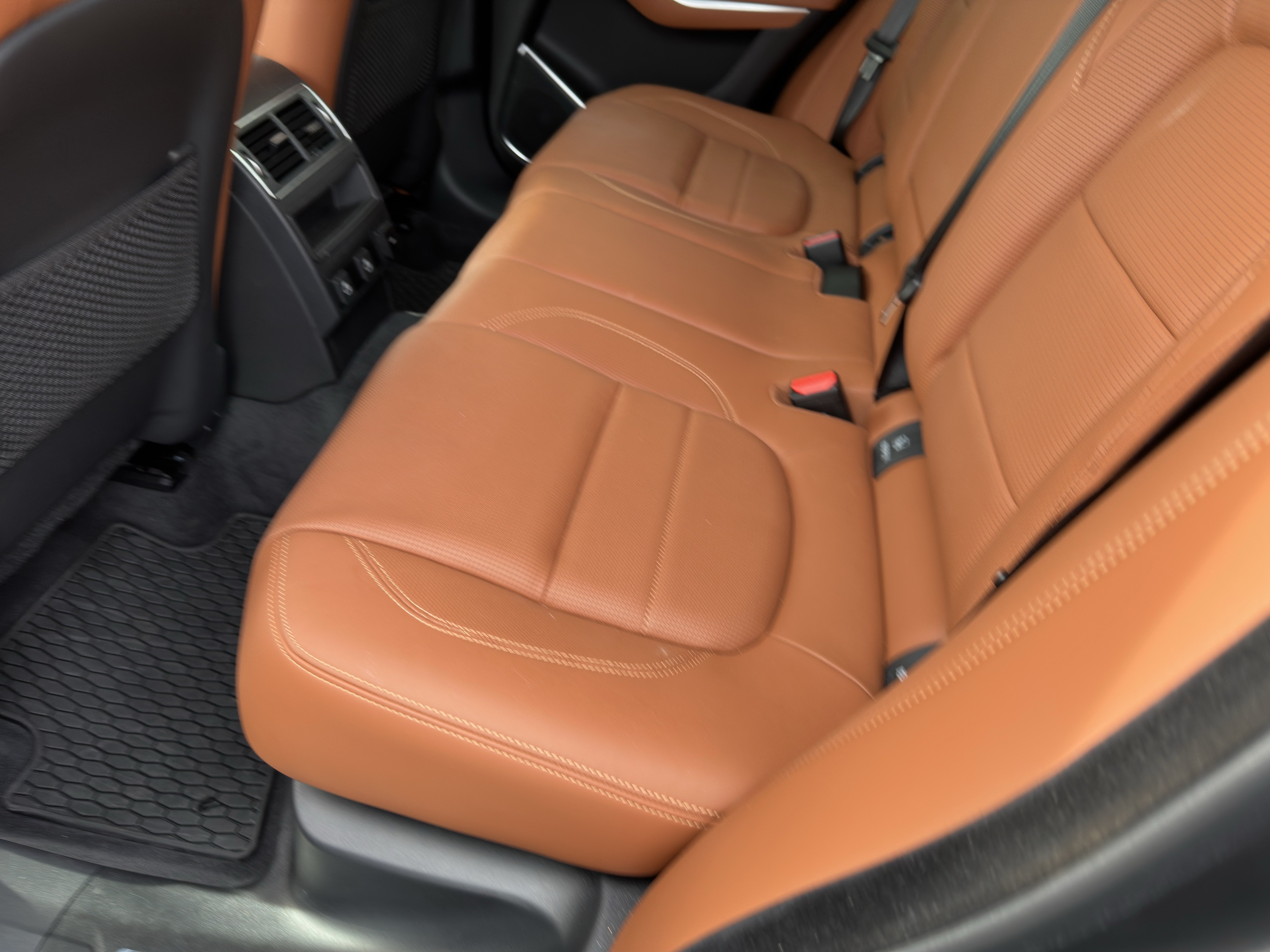 Certified 2026 Jaguar F-PACE R-Dynamic S AWD/4WD image 28