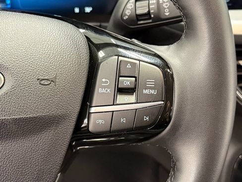Used 2025 Ford Escape Platinum AWD/4WD image 17