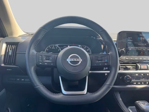 Used 2022 Nissan Pathfinder SL AWD/4WD image 14