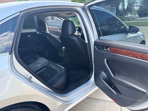 Used 2012 Volkswagen Passat TDI SEL Premium FWD image 13