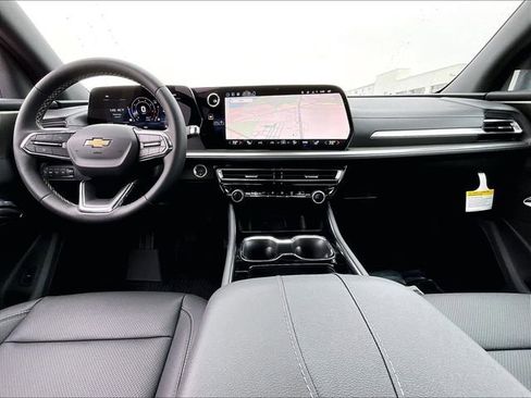 New 2026 Chevrolet Traverse LT w/ Sun and Wheel Package image 11