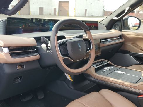 New 2026 Lincoln Navigator Black Label AWD/4WD image 12