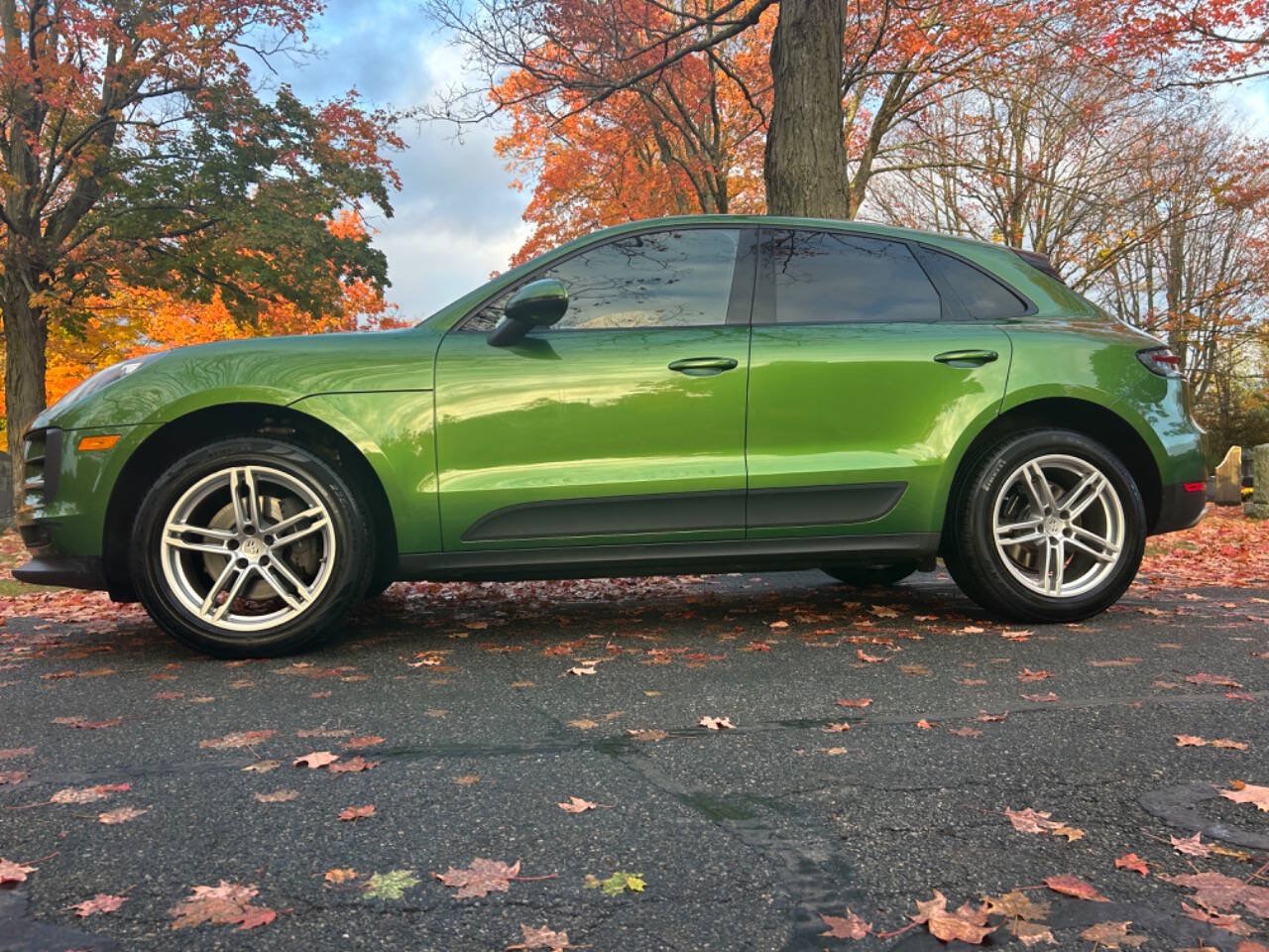 Used 2019 Porsche Macan AWD/4WD image 1