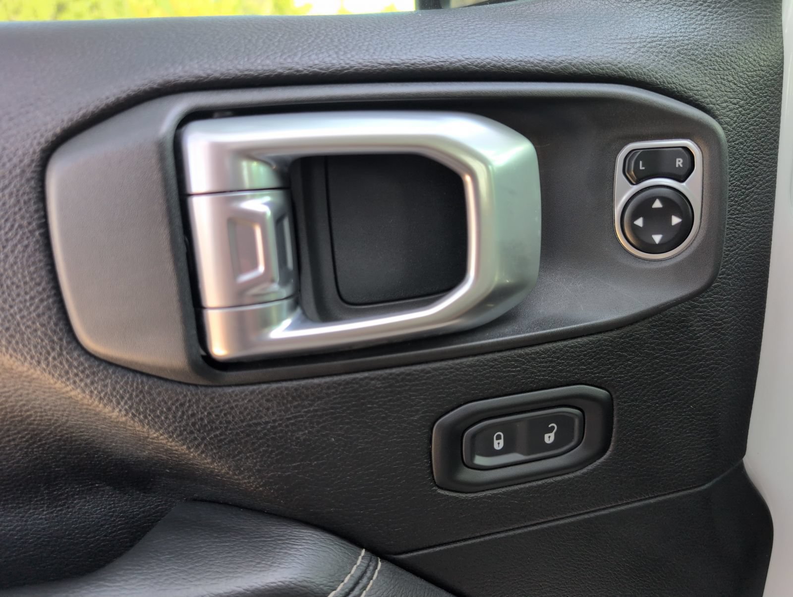 Used 2020 Jeep Gladiator Overland AWD/4WD image 8