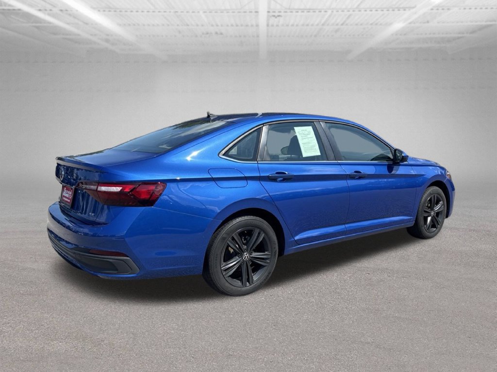 Used 2023 Volkswagen Jetta SE FWD image 3