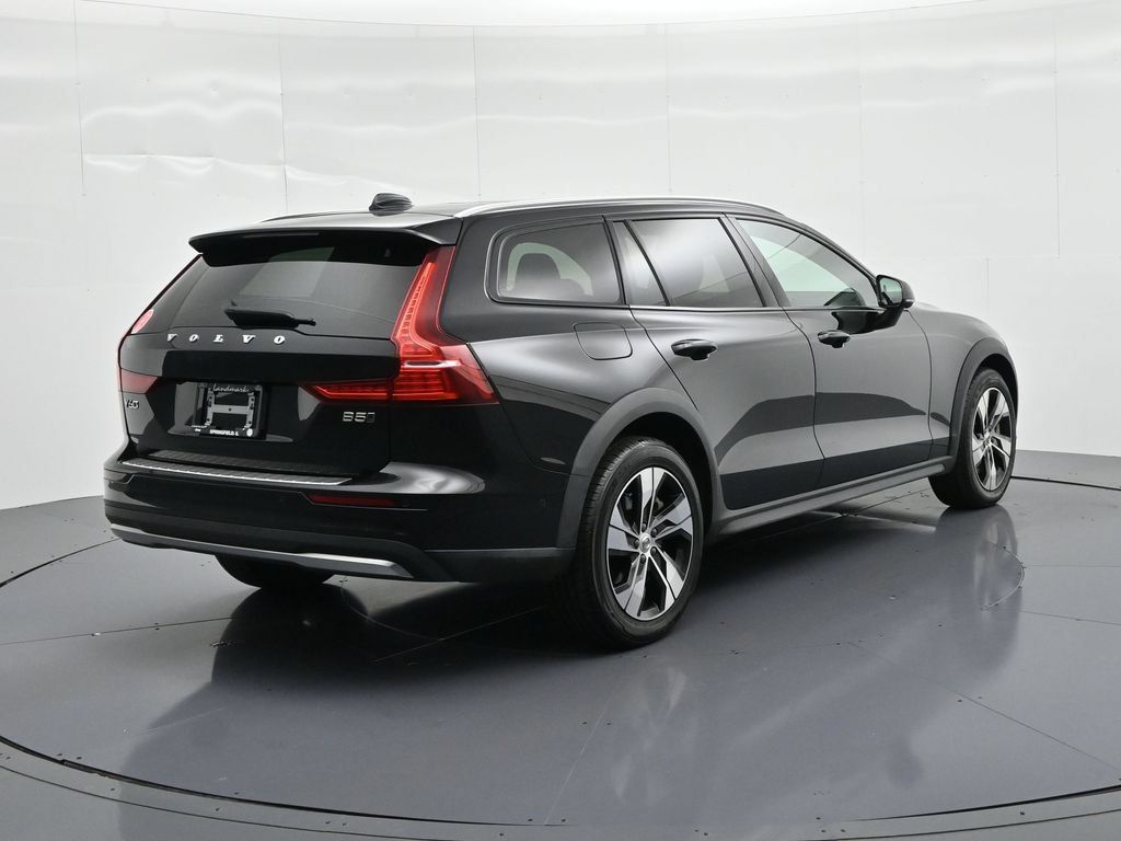 Used 2024 Volvo V60 B5 Cross Country Plus AWD/4WD image 5