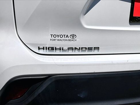 Used 2023 Toyota Highlander L FWD image 26