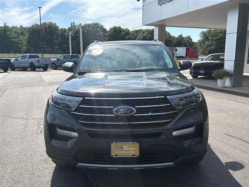 Certified 2022 Ford Explorer XLT w/ Equipment Group 202A AWD/4WD image 2