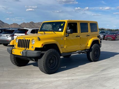 Used 2015 Jeep Wrangler Unlimited Sahara w/ Connectivity Group AWD/4WD image 6