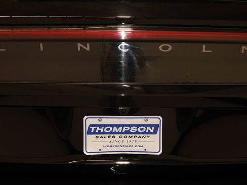 Used 2025 Lincoln Navigator Reserve image 38