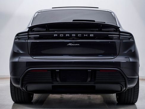 Certified 2025 Porsche Macan Electric image 10