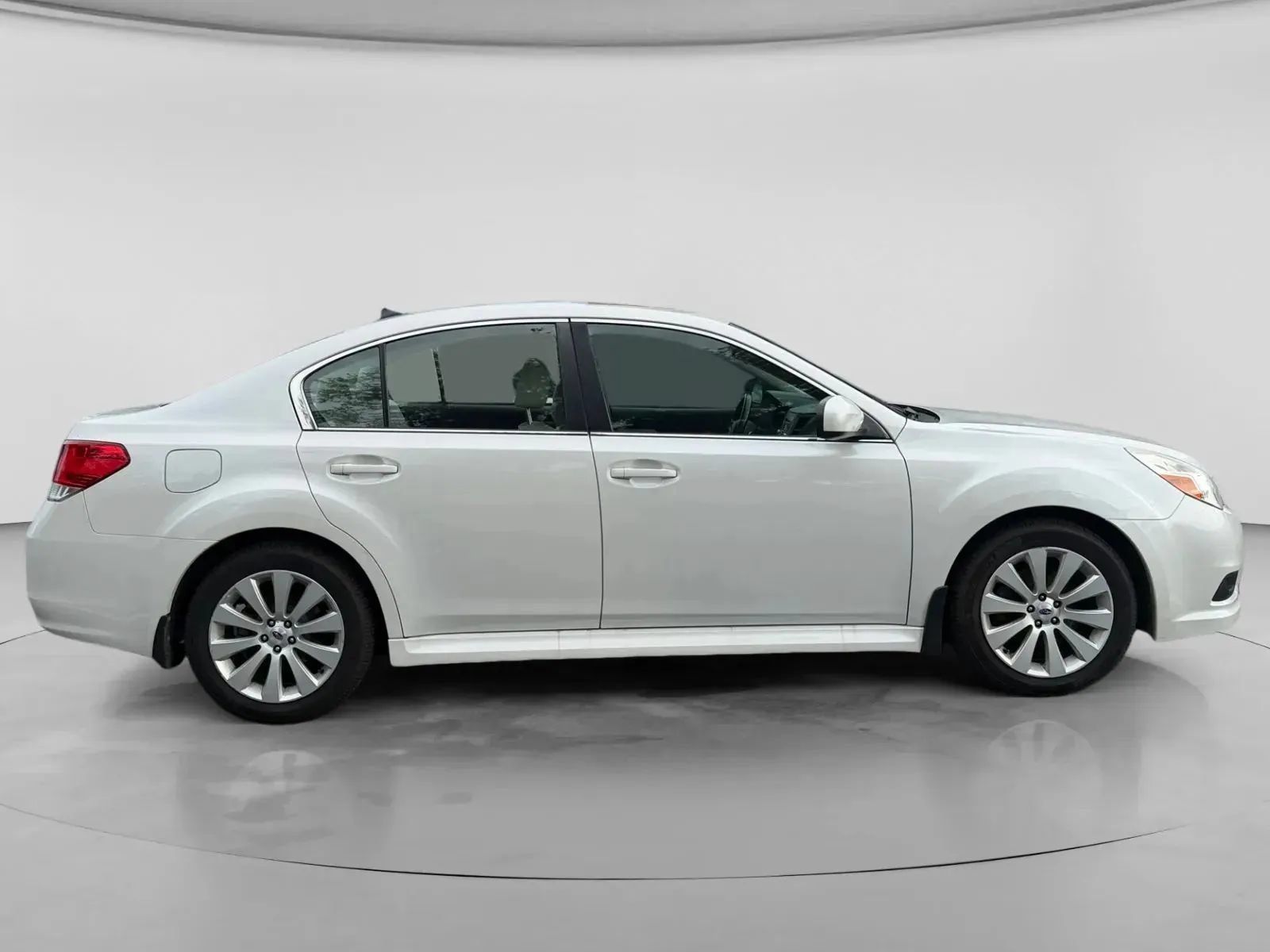 Used 2011 Subaru Legacy 2.5i Limited AWD/4WD image 6