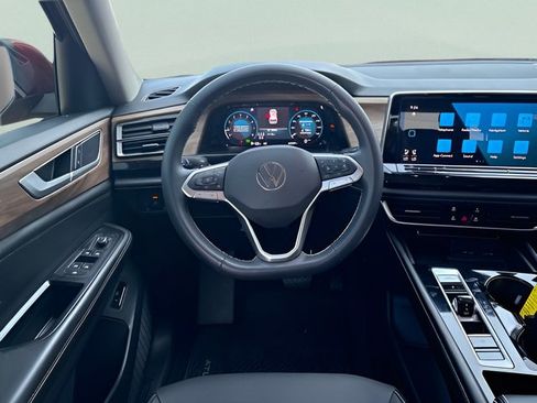 Used 2024 Volkswagen Atlas SE w/ Black Wheel Package FWD image 13