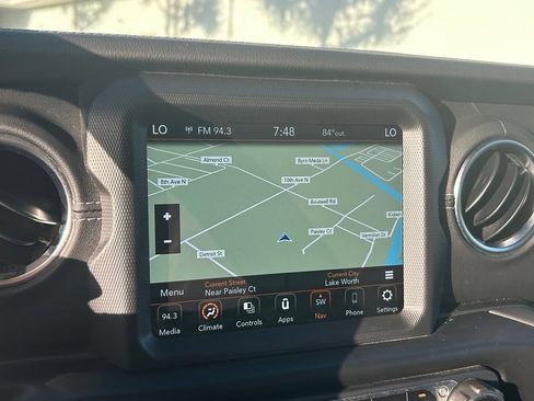 Used 2022 Jeep Gladiator Overland w/ Popular Equipment Package AWD/4WD image 12