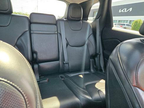 Used 2019 Jeep Cherokee Limited w/ Luxury Group AWD/4WD image 14