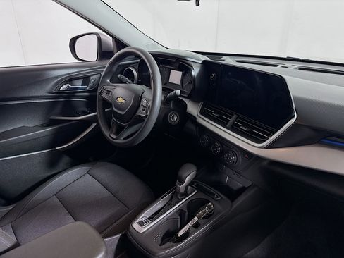 Used 2024 Chevrolet Trax LS w/ LS Convenience Package FWD image 28
